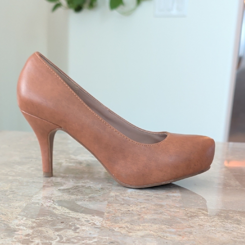 NWOT Dream Pairs Brown Leather Heels - Picture 9 of 9